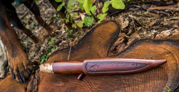 A unique knife (puukko)