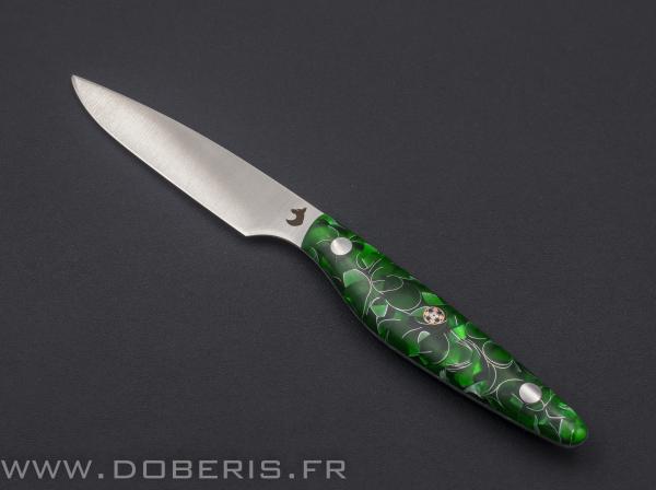 Un couteau d'office - pierre synthétique avec éclats métalliques