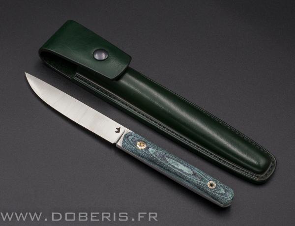 Un couteau avec micarta