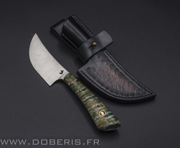 Un petit couteau de chasse